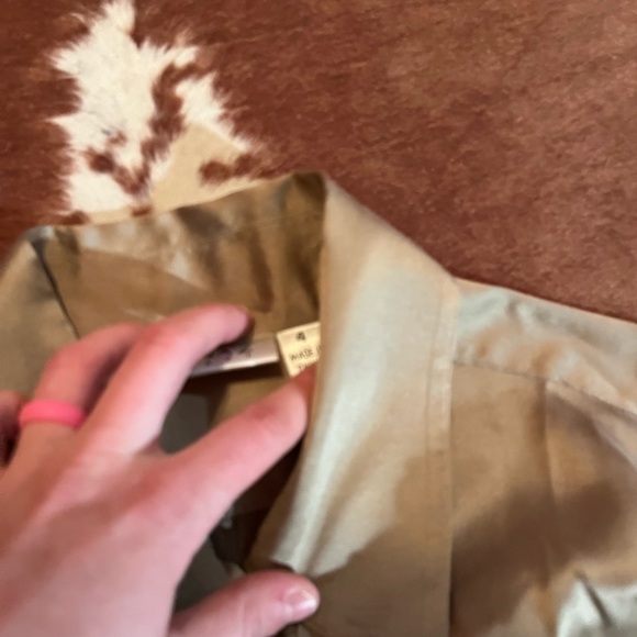 Farinaz Taghavi gold blouse 
size 4 
silk blend
No flaws - Picture 4 of 6